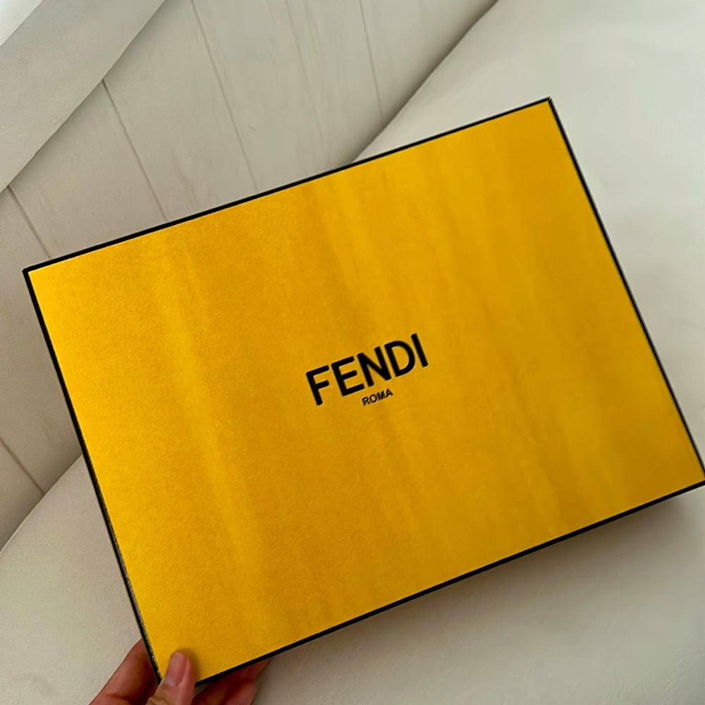 Auth Fendi Medium Box